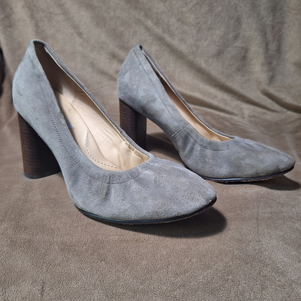 CLARKS Gray Suede Chunky Heel Pumps SZ 7.5